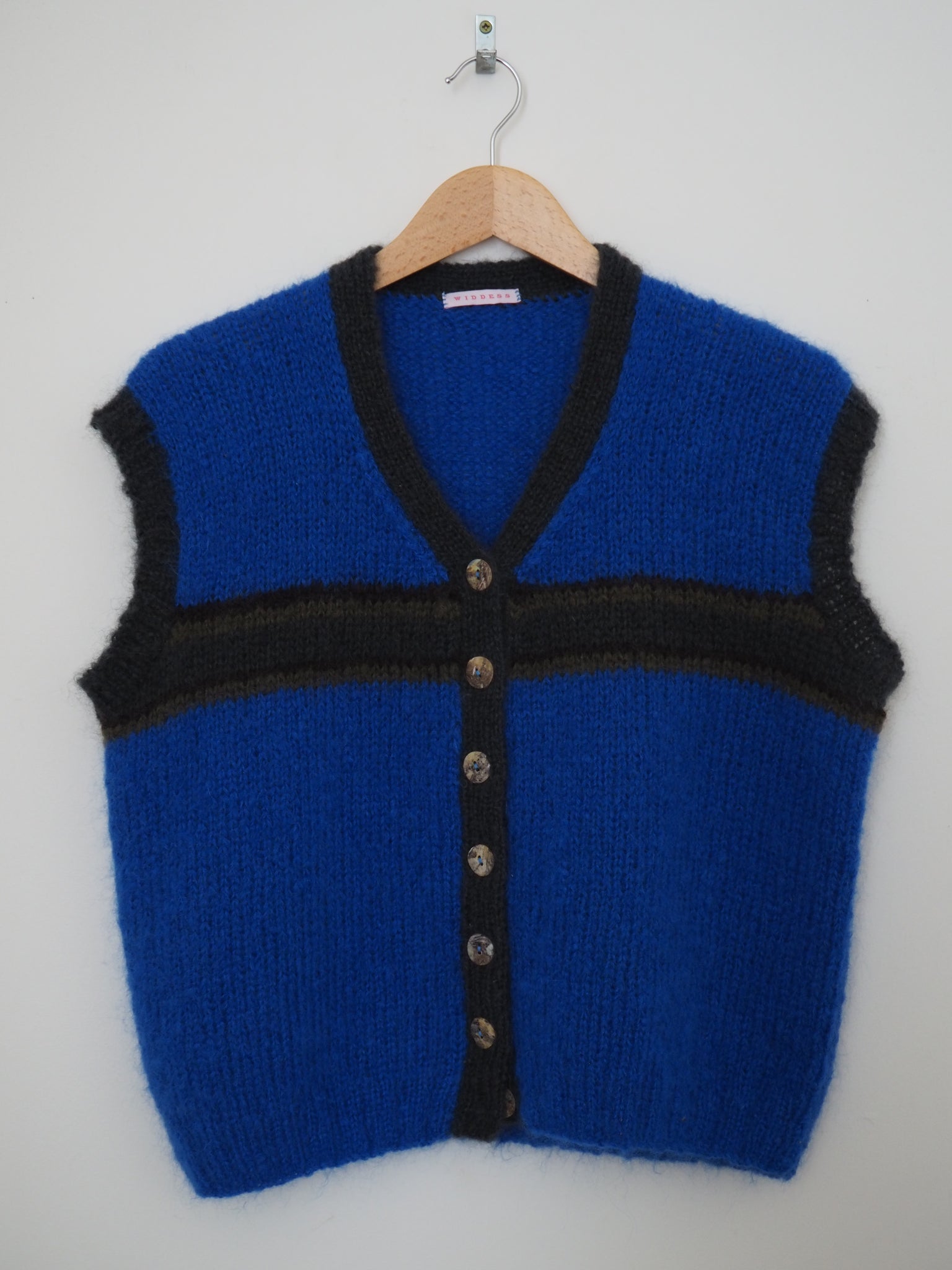 Hand knit vest - Blue horizon